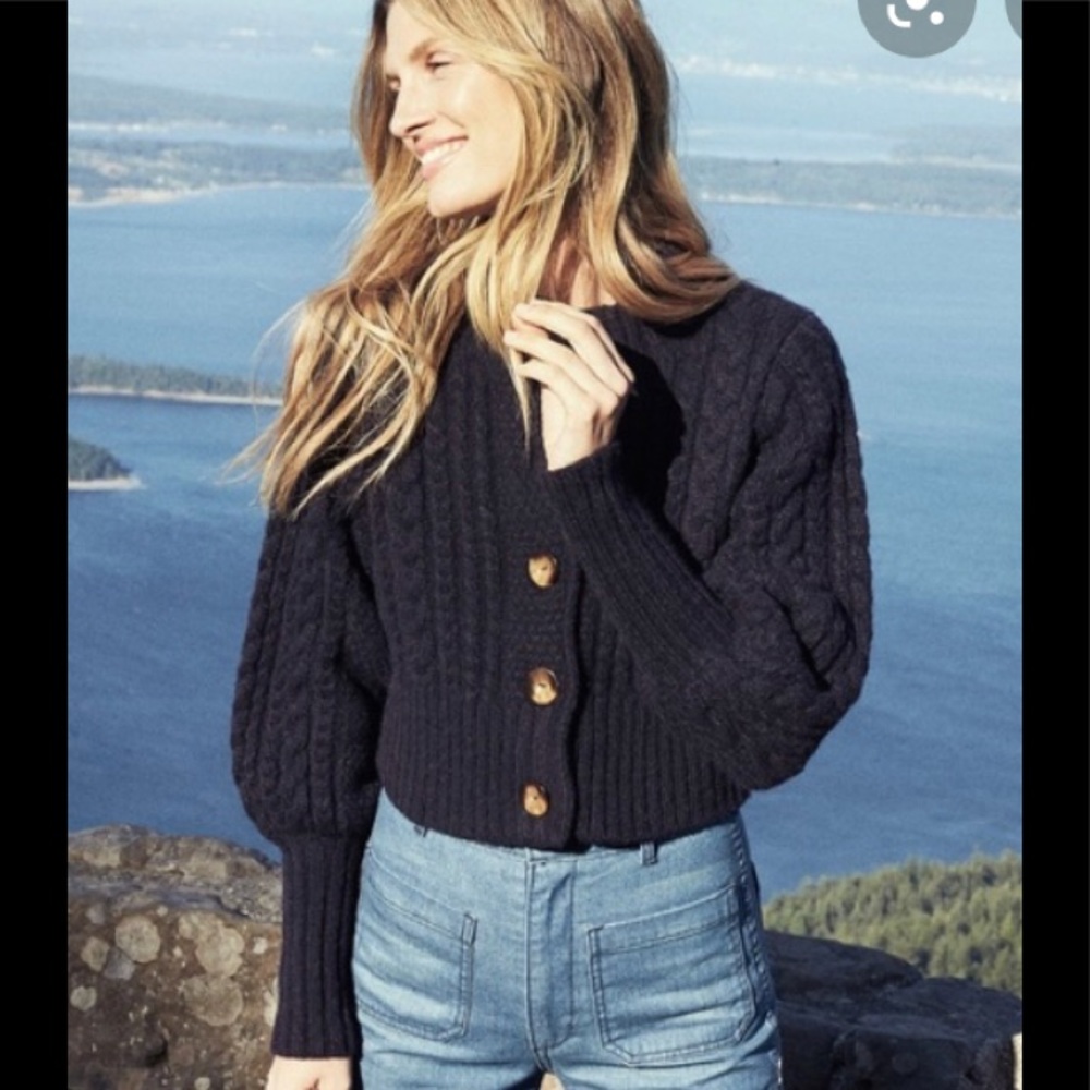 ISO DOEN BERNADETTE CARDIGAN SIZE XS or SMALL